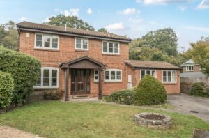 Raglan Close, Valley Park, Chandler’s Ford